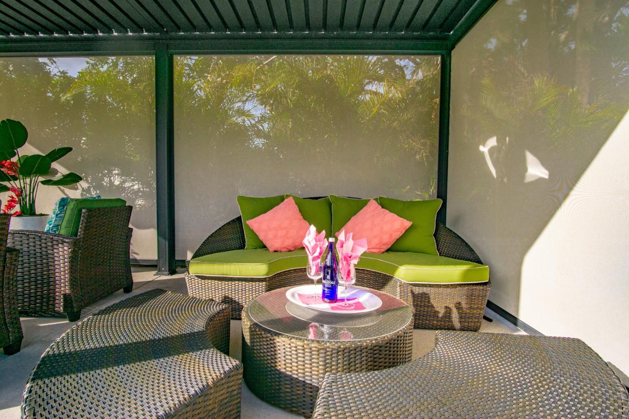 סרסוטה Beach Cottage With Heated Pool Just Off Siesta Key מראה חיצוני תמונה